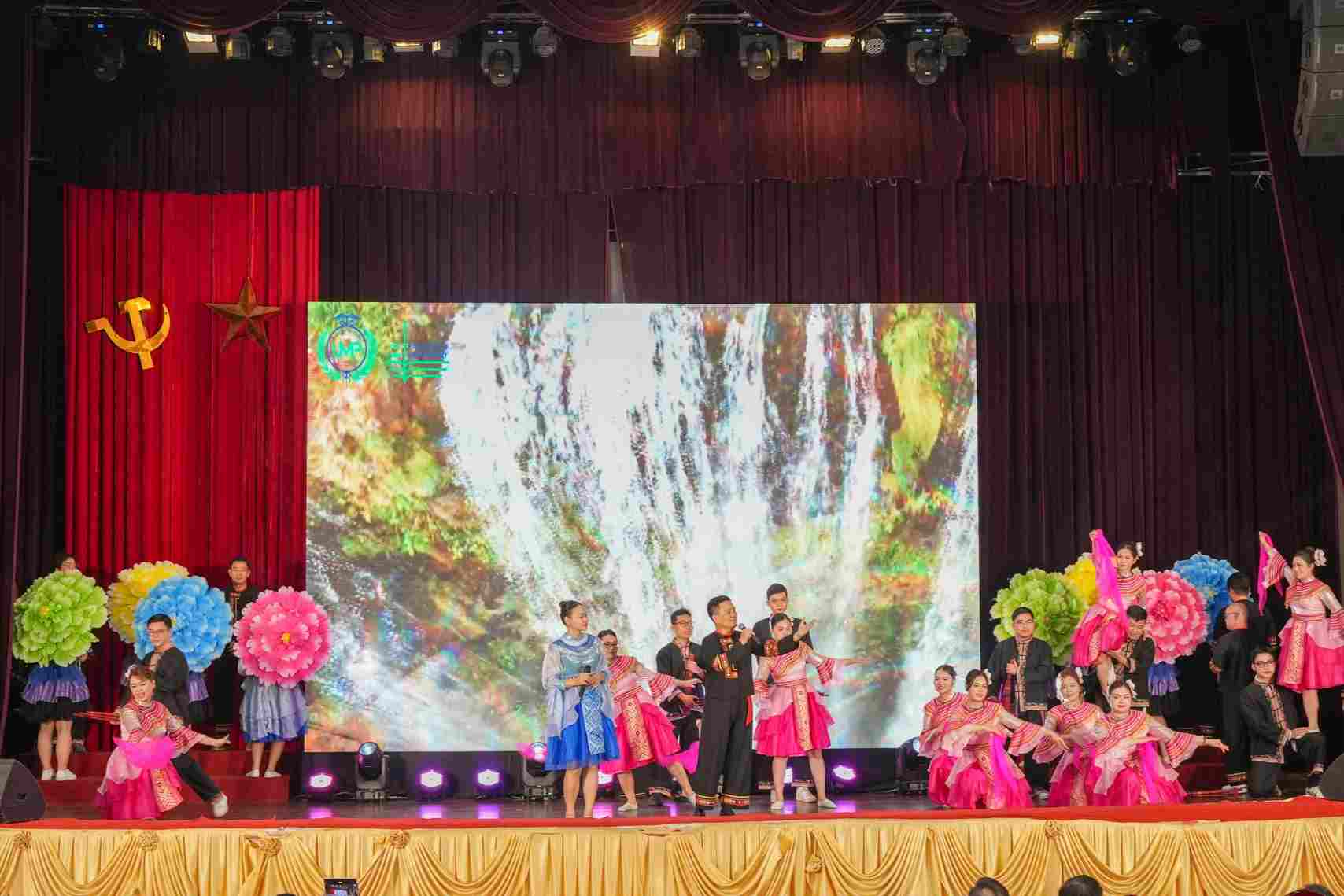 Hội diễn Văn nghệ Trường Đại học Y Dược – Nơi thầy cô tỏa sáng trên sân khấu chào mừng 8/3